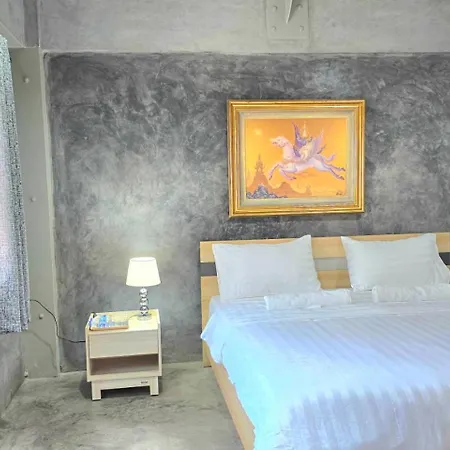 Captain Joe Cafe & Hostel